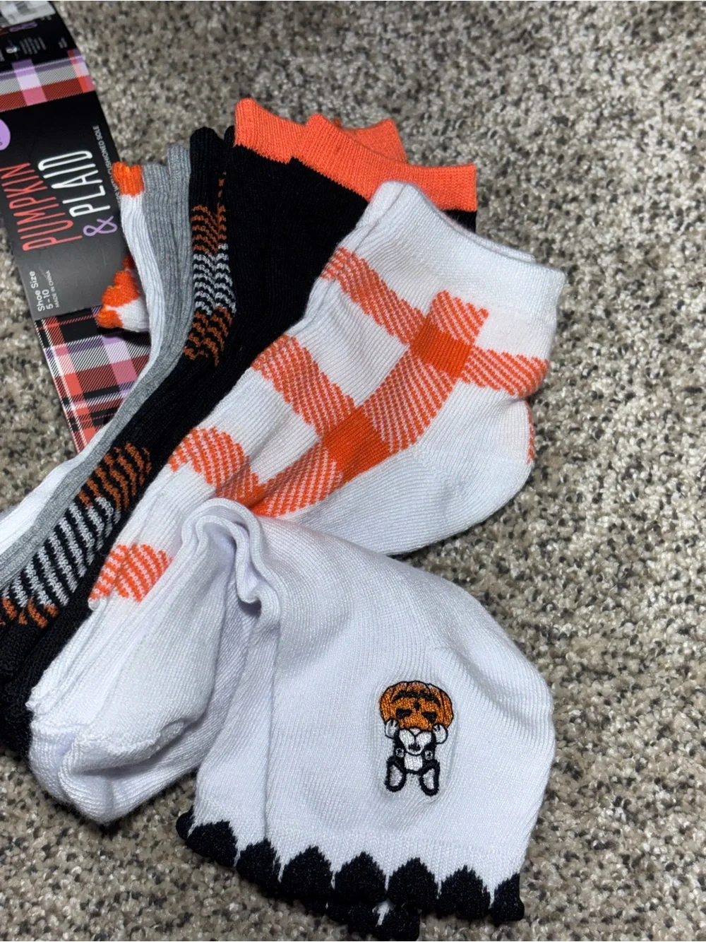 Halloween Socks 6 Pack Size 5-10 Pumpkin, Dog, Heart Trim, Flannel Print Designs